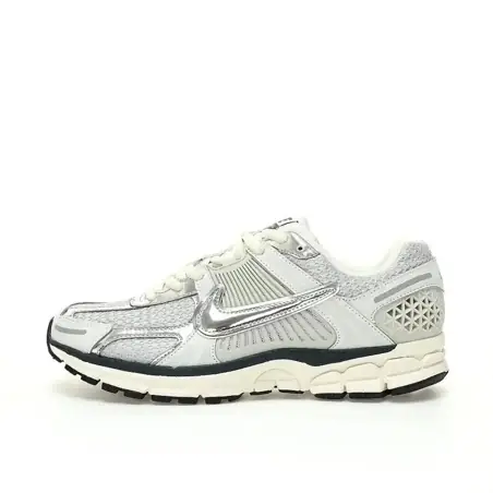 NIKE AIR ZOOM VOMERO 5