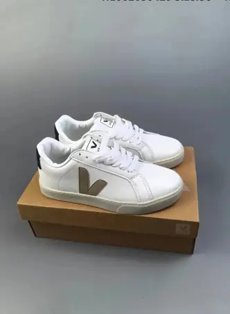 VEJA Campo Sneakers